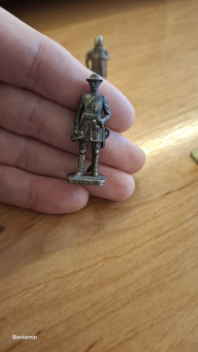 Vând lot de 4 figurine metalice originale Kinder Surprise (Ferrero)