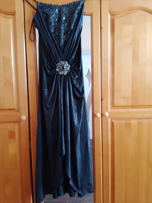 Официална рокля.