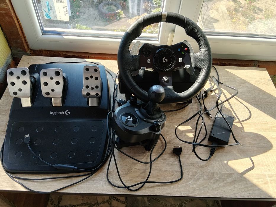 Продавам волан за игри Logitech g920 в много добро състояние