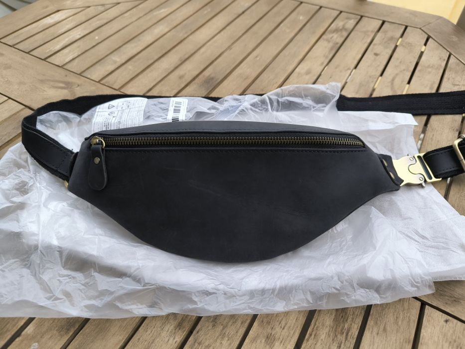 Чантичка бананка за кръста или през рамото от естествена кожа