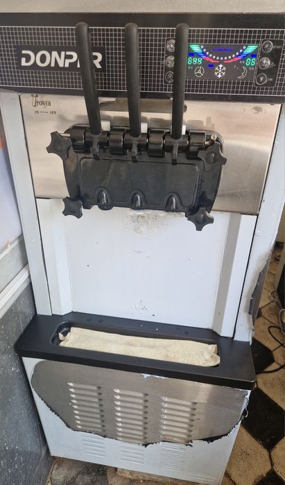 Фризер аппарат для приготовления мороженного