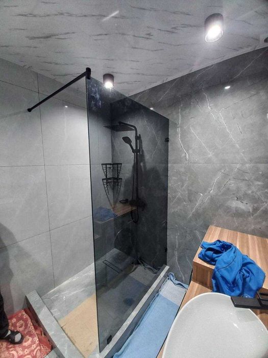 Душевые кабины и перегородки из калённого стекла под ключ