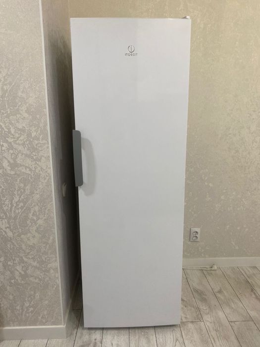 Продам морозильник indesit