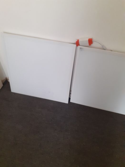 Vând trei  buc lampă iluminat led ledvance.