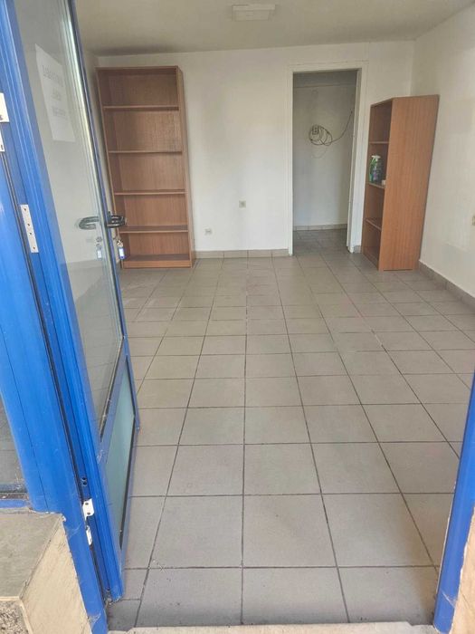 Дава се под наем Офис в Враца, Център - 25 кв.м за 153 € - Снимка #1