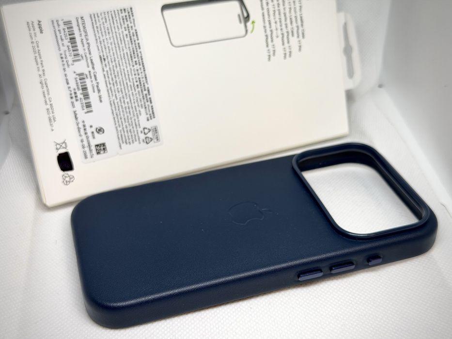 Husa iPhone 17 Pro Piele Logo originala !!!