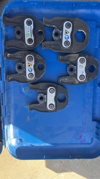 Presa de sertizat geberit aco103 Cu bacuri pentru cupru