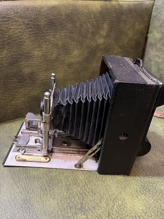 Aparat foto cu burduf din anii 20 cu adaptor Rollex