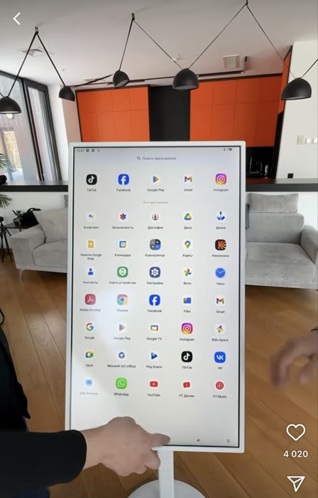 Аренда планшета 32 диагональ на стойке