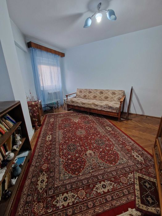Persoana fizica vand apartament 3 camere72,5mp