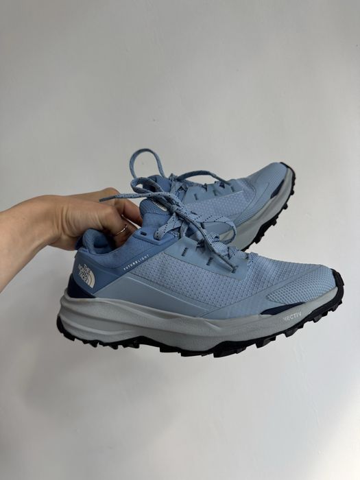 The north face кроссовки.