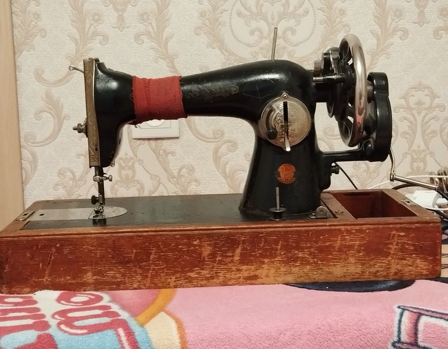 Продам швейную машинку