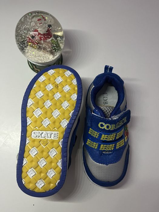 Продам детские кеды