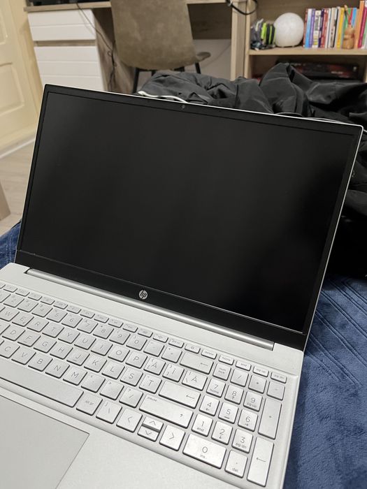 Laptop HP Pavilion 15-eh1xxx – Performant și ca nou