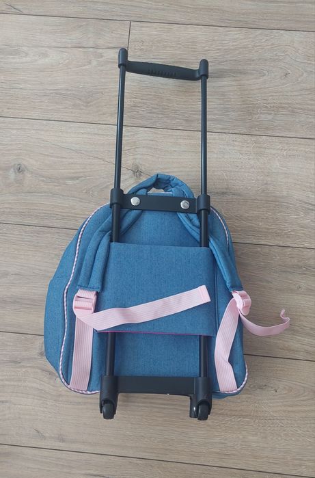 Vând ghiozdan/ troller