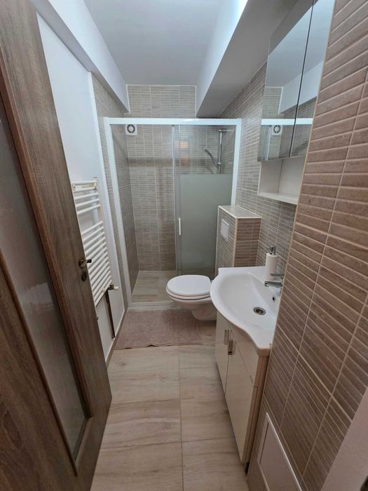 Inchiriez apartament cu 2 camere P-ta M. Viteazul