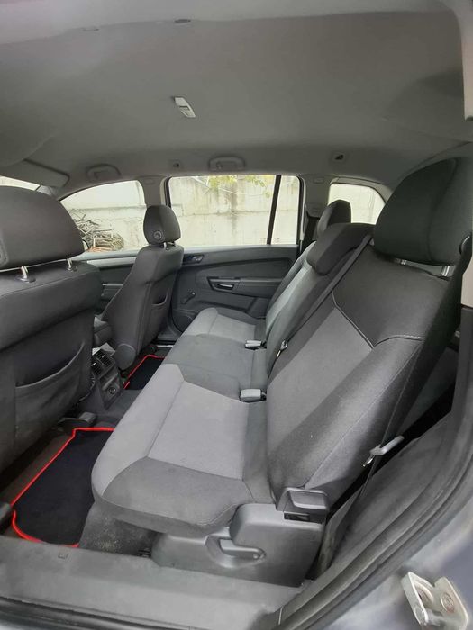 Продавам Опел Зафира 1,8  бензин, 6+1 места