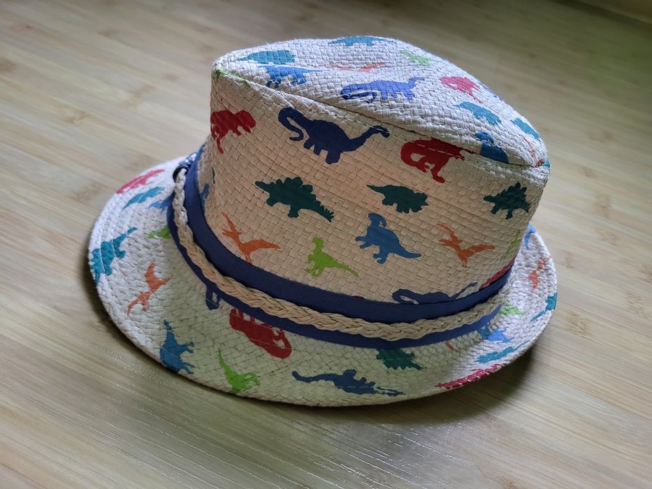 Palarie LcWaikiki cu dinozauri, pentru copii