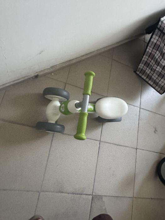 Продаю срочно беговел