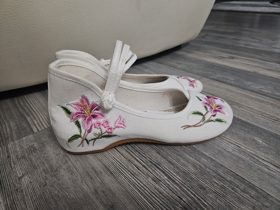 Pantofi de panza pentru copii, brodati, marimea 36