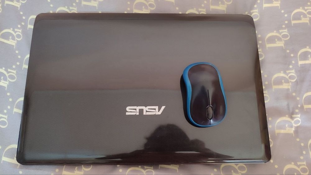 Ноутбук ASUS в хорошем состоянии
