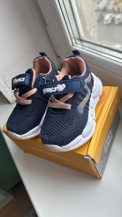 Продам детский кроссовка