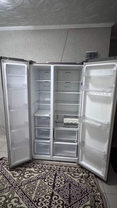 Продам холодильник Samsung Side by Side