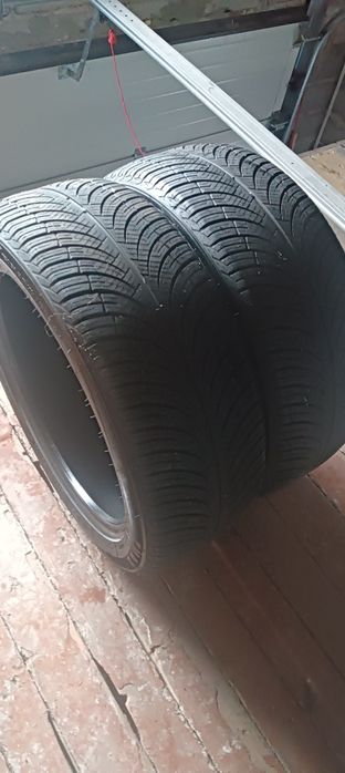 Продам шины на 20