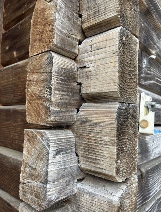 Casa din lemn imbinat, pentru relocare