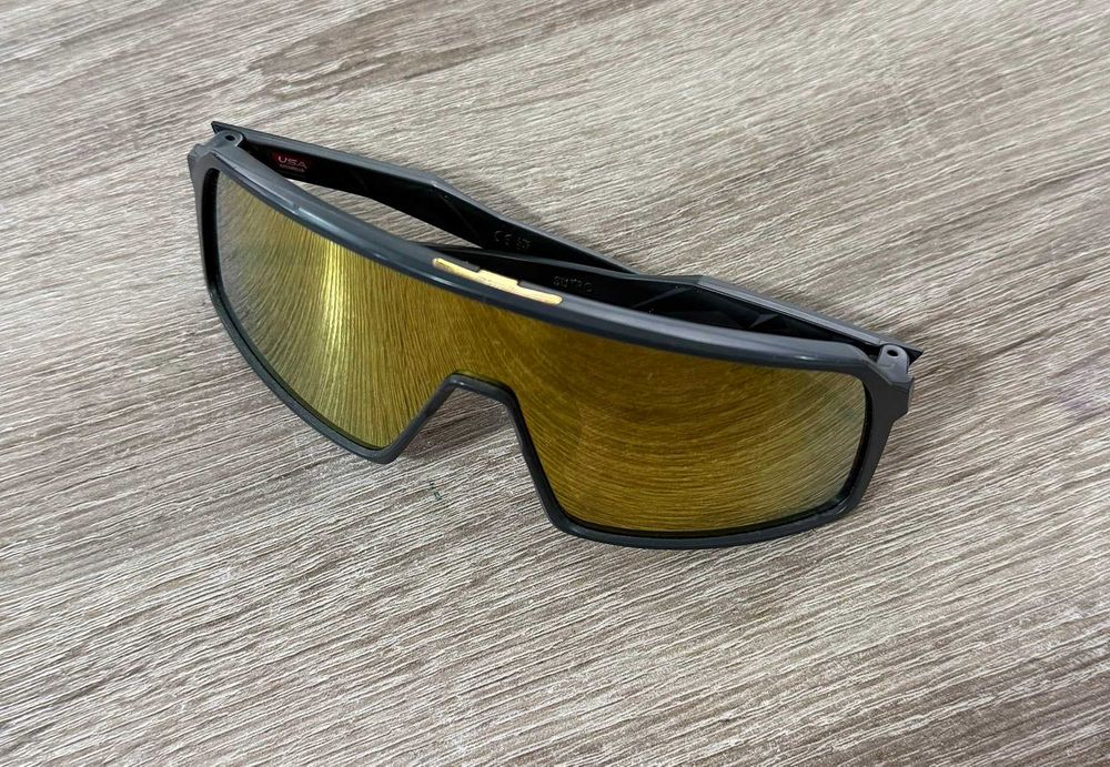 Слънчеви очила Oakley Sutro