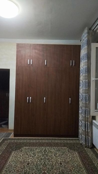 Гардеробли шкаф сотилади, холати аъло дара