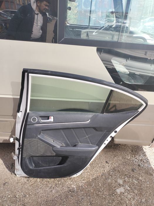 Задняя дверь KIA K7