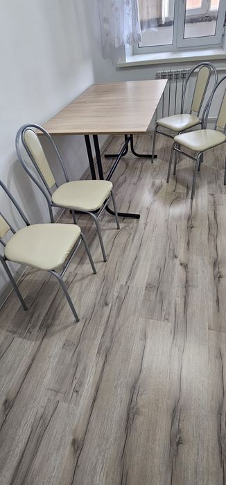 Кухонный стол со стульями