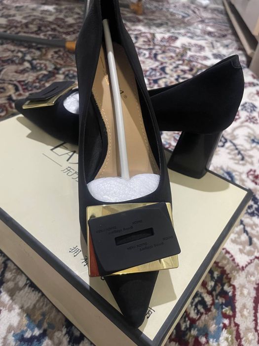 Ayollar uchun poyabzal