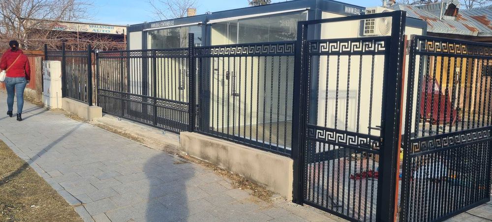 Vanzare si montaj de porti si garduri din teava patrata model jaluzea decupate laser fier forjat-vopsit la pistol sau in camp electrostatic