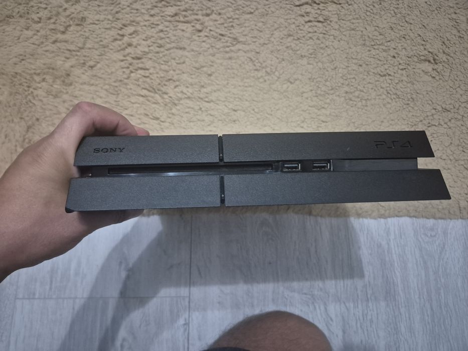 Consola PS4 in stare perfecta