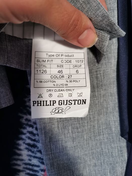 Vând costum bărbătesc nou