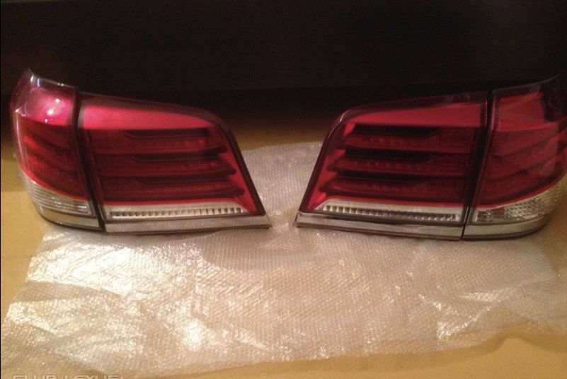 Фонарь задний Lexus LX570 / 12-15г