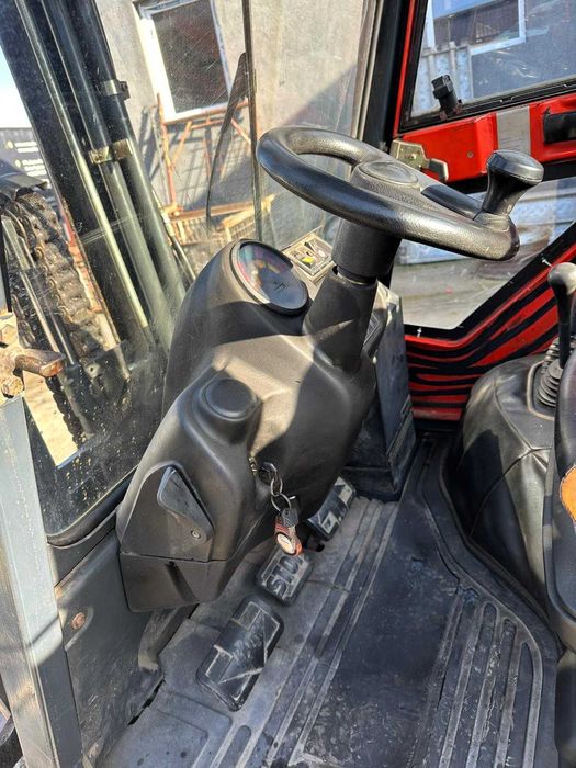 Se vinde STIVUITOR LINDE din 2000