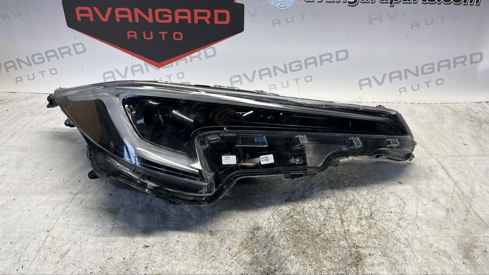 Toyota Corolla E210 десен и ляв фар