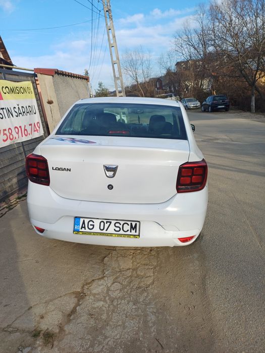 Vând Dacia Logan