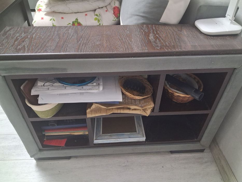 Разтягащ диван с две табуретки