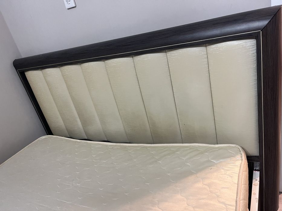 Продам кровать с матрасом