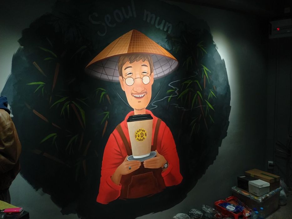 Роспись стен, граффити. Художник. Rassom