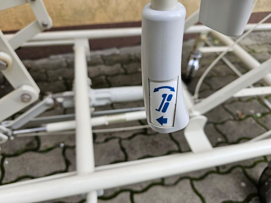 Pat medical cu reglaj mecanic pentru spătar și înalțime