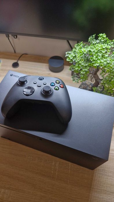 Xbox Series X Full Box -  Mentenanță + FIFA 22 CD