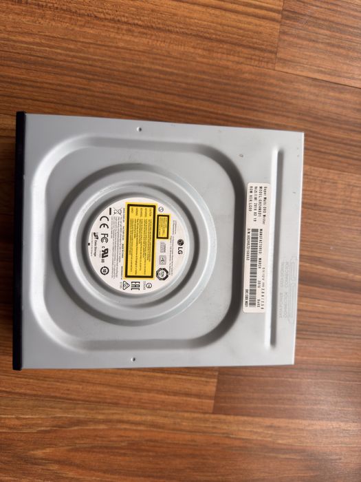 Компютърна кутия Cooler Master с захранване и записвачка