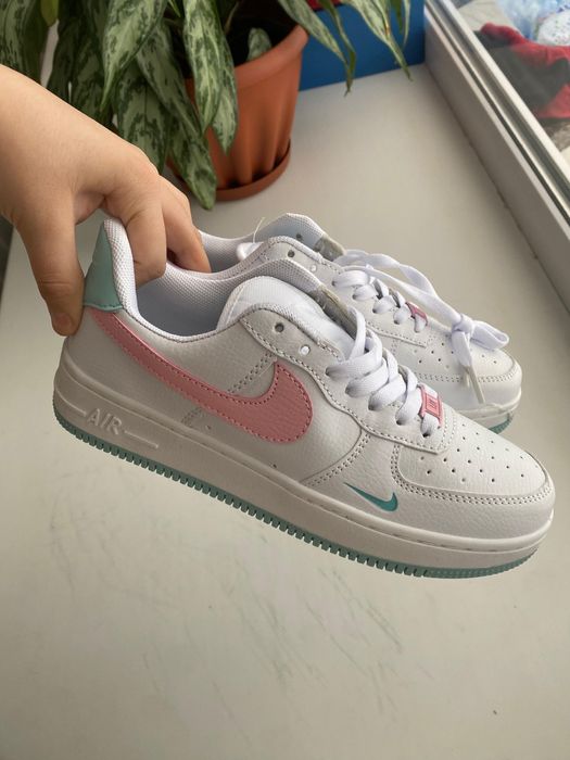 Продам кроссовки