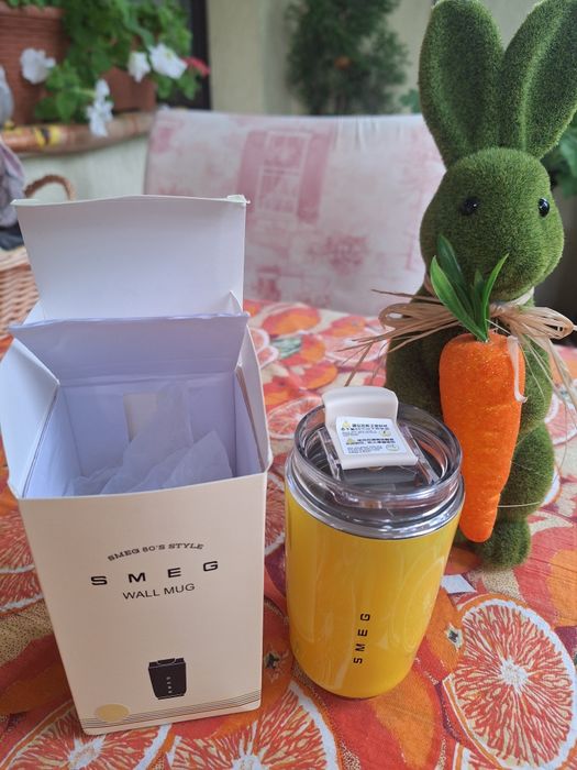 Термо чаша SMEG, нова, има и зелена, лилава,бежова, жълта, тюткоаз
