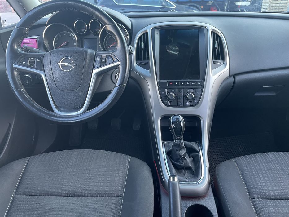 Opel Astra J 1.4 Turbo 2011